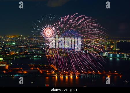 Festival de feu d'artifice de Yokohama (de la Tour du site de Yokohama). Lieu de tournage : préfecture de kanagawa, ville de Yokohama Banque D'Images