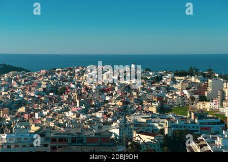 Une photographie aérienne de la ville de Tanger au Maroc. Banque D'Images