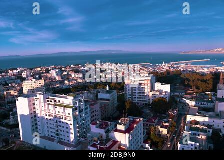 Une photographie aérienne de la ville de Tanger au Maroc. Banque D'Images