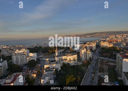 Une photographie aérienne de la ville de Tanger au Maroc. Banque D'Images