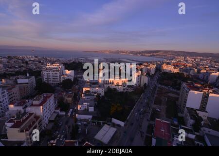 Une photographie aérienne de la ville de Tanger au Maroc. Banque D'Images