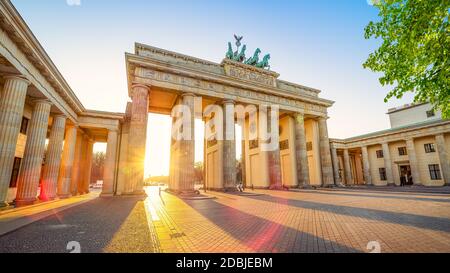 la célèbre porte de brandebourg au coucher du soleil, berlin Banque D'Images