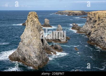 Rochers aux aiguilles de Port Coton, sur l'île de Belle Ile, Bretagne, France Banque D'Images