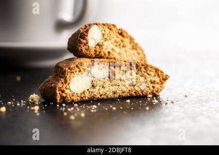 Biscuits italiens sucrés au cantuccini. Biscuits aux amandes. Banque D'Images