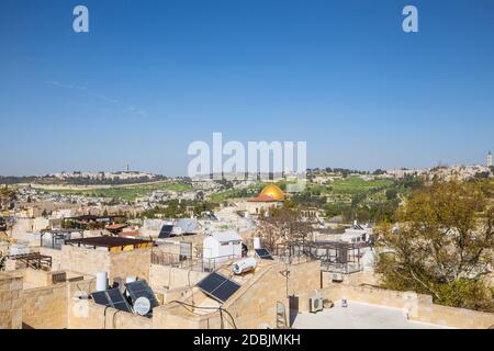 Israël, Jérusalem, vue sur les toits de la vieille ville vers le Dôme du Rocher Banque D'Images