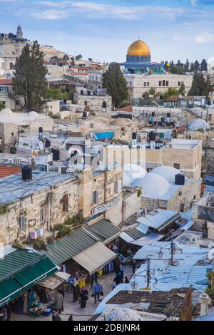 Israël, Jérusalem, vue sur le quartier Muslem vers le Dôme du Rocher Banque D'Images