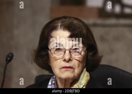 Washington, États-Unis. 17 novembre 2020. Dianne Feinstein (D-CA), membre de la Commission judiciaire du Sénat, assiste à une audience de la Commission judiciaire du Sénat qui examine comment Facebook et Twitter ont modéré le contenu lors de la récente élection présidentielle américaine, à Capitol Hill à Washington, DC, le mardi 17 novembre 2020. Photo de piscine par Hannah McKay/UPI crédit: UPI/Alay Live News Banque D'Images