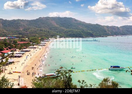 Vue panoramique aérienne de l'île de Koh LAN, Thaïlande en été Banque D'Images