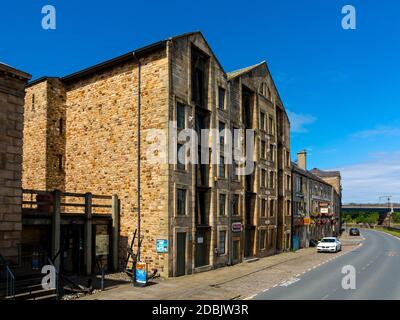 Bâtiments historiques dans le quai St George Lancaster Lancashire Angleterre Royaume-Uni qui a été construit comme un port dans les années 1750 quand Lancaster était un port de commerce. Banque D'Images