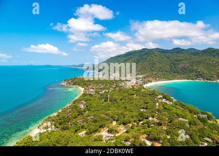 Vue panoramique aérienne de l'île de Koh Phangan, Thaïlande en été Banque D'Images