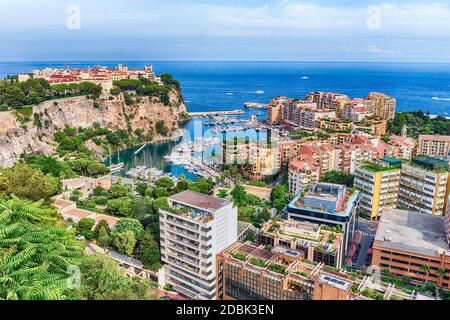 Vue panoramique sur la ville de Monaco et le port de Fontvieille, la Principauté de Monaco, la Côte d'Azur, la Côte d'Azur Banque D'Images