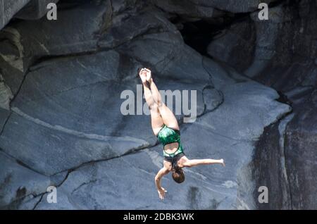 WHDF, Cliff Diving et Championnat d'Europe à Ponte Brolla au Tessin, Suisse. Banque D'Images