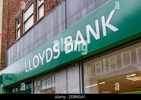 Panneau au-dessus de Lloyd's Bank à Kentish Town, Londres, Royaume-Uni Banque D'Images