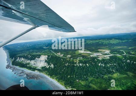 Aile de l'avion pendant le vol, Homer, Alaska, États-Unis Banque D'Images