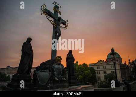 Pont Charles Prague République Tchèque Sunrise Banque D'Images