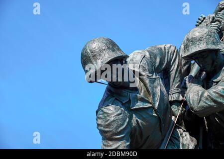 Détail des soldats de la grande sculpture en bronze Iwo Jima sur le site du Mémorial de la guerre du corps des Marines des États-Unis à Rosslyn, Arlington, Virginie. Banque D'Images