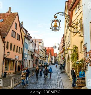 12 akt 2020: Rothenburg ob der Tauber en automne. Bavière, Bayern, Allemagne, maisons à colombages Banque D'Images