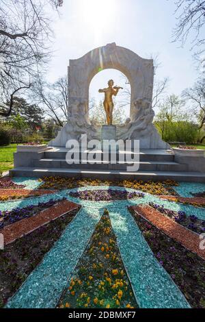 Monument Johann Strauss, monument Golden Strauss d'Edmund Hellmer à Stadtpark, Vienne, Autriche, Banque D'Images