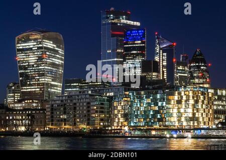 The City of London at Night, Londres Angleterre Royaume-Uni Banque D'Images