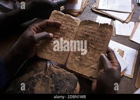 Ahmed-Baba-Institute les manuscrits qui sont enregistrés à Tombouctou, Mali, Afrique de l'Ouest Banque D'Images