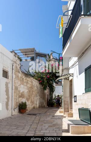 Polignano a Mare, Italie - le 17 septembre 2019 : Le charmant et romantique de la vieille ville historique de Polignano a Mare, Pouilles, Italie Banque D'Images