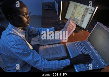 Ahmed-Baba-Institute les manuscrits qui sont numérisés.la copie d'un document volumineux peut prendre jusqu'à 45 jours.Tombouctou, Mali, Afrique de l'Ouest Banque D'Images