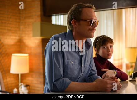 DATE DE SORTIE: 25 novembre 2020 TITRE: Uncle Frank STUDIO: Amazon Studios DIRECTEUR: Alan ball PLOT: En 1973, quand Frank Bledsoe et sa nièce Beth de 18 ans font un voyage de Manhattan à Creekville, en Caroline du Sud pour les funérailles du patriarche de famille, ils sont étonnamment rejoints par l'amant de Frank Walid. AVEC: SOPHIA LILLIS comme Beth, PAUL BETTANY comme Frank. (Image de crédit : © Amazon Studios/Entertainment Pictures) Banque D'Images