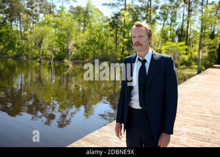 DATE DE SORTIE: 25 novembre 2020 TITRE: Uncle Frank STUDIO: Amazon Studios DIRECTEUR: Alan ball PLOT: En 1973, quand Frank Bledsoe et sa nièce Beth de 18 ans font un voyage de Manhattan à Creekville, en Caroline du Sud pour les funérailles du patriarche de famille, ils sont étonnamment rejoints par l'amant de Frank Walid. AVEC: PAUL BETTANY comme Frank. (Image de crédit : © Amazon Studios/Entertainment Pictures) Banque D'Images