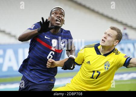 Paul Pogba (FRA) a lutté pour le bal contre Viktor Claesson (SWE) lors du match de football de la Ligue des Nations de l'UEFA entre la France et la Suède le 17 novembre 2020 au Stade de France à Saint-Denis, France - photo Stephane Allaman / DPPI / LM Banque D'Images