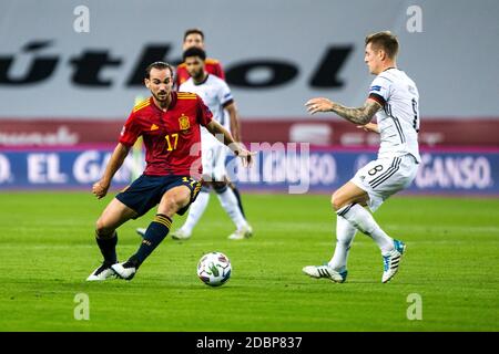 Fabian Ruiz d'Espagne et Toni Kroos d'Allemagne pendant le match de football de la ligue des Nations de l'UEFA entre l'Espagne et l'Allemagne le 17 novembre 2020 au stade de la Cartuja à Séville, Espagne - photo Joaquin Corchero / Espagne DPPI / DPPI / LM Banque D'Images