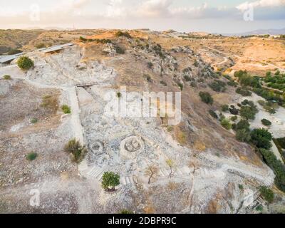 Vue aérienne du site du patrimoine mondial de l'archéologique de Larnaca, Chypre. Voir d'Khirokoitia, une ancienne archéologique néolithique préhistorique Banque D'Images