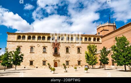 Palais archiepiscopal d'Alcala de Henares en Espagne Banque D'Images