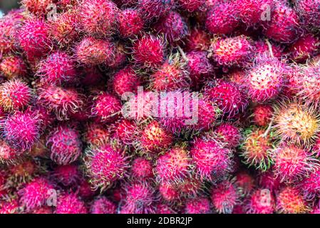 Fruits tropicaux sur le marché des fruits à Kuala Lumpur
