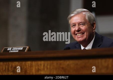 Le sénateur américain Lindsey Graham (républicain de Caroline du Sud), président de la Commission judiciaire du Sénat américain, préside une audience sur l'influence des entreprises de médias sociaux sur l'élection de 2020 dans le bâtiment Dirksen du Sénat à Capitol Hill le 17 novembre 2020 à Washington. Le secrétaire d'Etat de Géorgie, Brad Raffensperger, a déclaré que Graham avait laissé entendre que Raffensperger devrait essayer de rejeter certains bulletins de vote en Géorgie, où un recomptage de l'élection présidentielle est en cours. Crédit : puce Somodevilla / Pool via CNP | utilisation dans le monde entier Banque D'Images