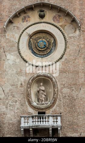 Le Palazzo della Ragione avec la Torre dell'Orologio (Tour de l'horloge"). Mantoue, Italie Banque D'Images