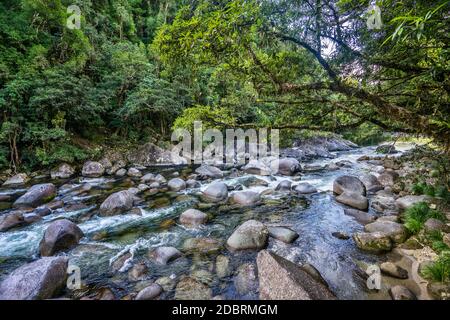 Mossman gorge, créée par la rivière Mossman dans le parc national de Daintree, dans le nord du Queensland, en Australie Banque D'Images