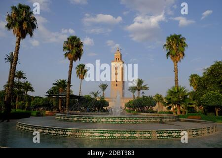 Maroc Marrakech - Parc Lalla Hasna et Mosquée Koutoubia Banque D'Images