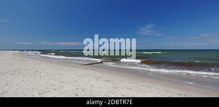 Sur la plage près de la mer Baltique spa Graal-Mühritz, Mecklembourg-Poméranie-Occidentale, Allemagne Banque D'Images