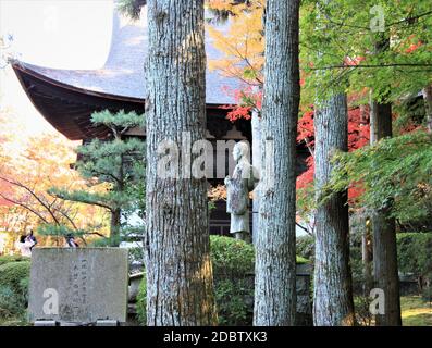 Temple historique isolé, atmosphère sereine et cadre paisible dans le jardin. Shuon-an Ikkyuji à Kyoto Banque D'Images