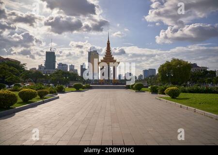 Le monument commémoratif de Norodom Sihanouk est un monument commémorant l'ancien roi Norodom Sihanouk situé à Phnom Penh, au Cambodge. Banque D'Images