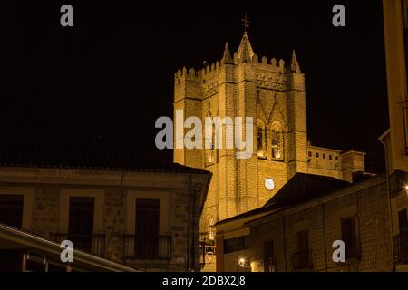 Scène de nuit de la célèbre cathédrale d'Avila, Castille et Leon, Espagne. Banque D'Images