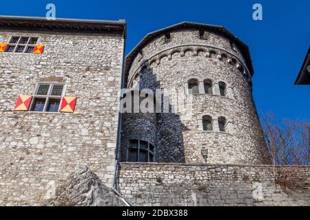 Vue à bas angle sur une tour du château de Stolberg à Stolberg, Eifel, Allemagne Banque D'Images