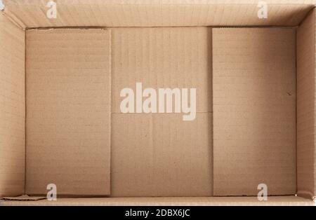 vider la boîte marron en carton ouverte, vue de dessous, vue de dessus Banque D'Images