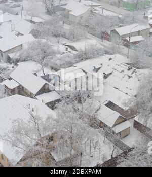 Voir l'aerail de zone résidentielle et privat bâtiments en hiver neige jour, Kiev, Ukraine Banque D'Images