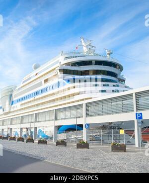 Paquebot de croisière de luxe océanique au port de Madère. Funchal, Madère, Portugal Banque D'Images