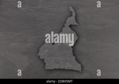 Carte du Cameroun sur ardoise sombre Banque D'Images