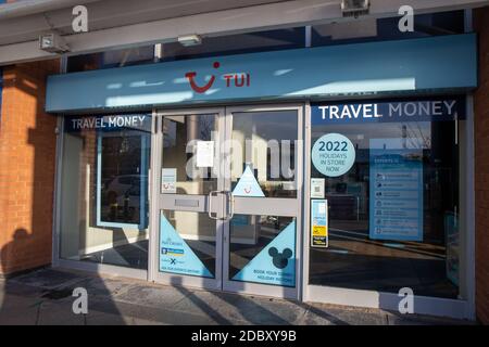 Leeds, Royaume-Uni, 15 novembre 2020 : le magasin des agents de voyage TUI dans le centre-ville de Leeds est actuellement fermé en raison de la pandémie de covid du Royaume-Uni Banque D'Images