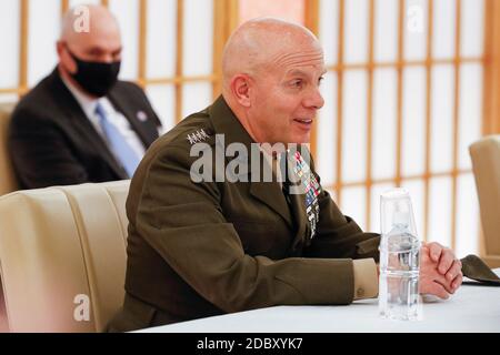 Tokyo, Japon. 18 novembre 2020. Le général David H. Berger Commandant du corps des Marines des États-Unis parle avec le ministre japonais des Affaires étrangères Toshimitsu Motegi lors de son appel de courtoisie au ministère des Affaires étrangères du Japon crédit: Rodrigo Reyes Marin/ZUMA Wire/Alamy Live News Banque D'Images