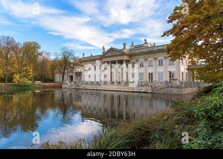 Façade nord du Palais sur l'Isle dans le Royal Parc de bains à Varsovie Banque D'Images