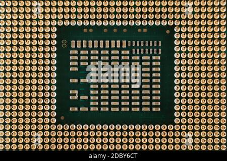 Gros plan de la géométrie électronique, Puce processeur CPU, vue à partir du côté inférieur, broches, comme arrière-plan, la texture Banque D'Images